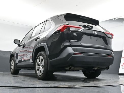 Used 2021 Toyota RAV4 LE image 33