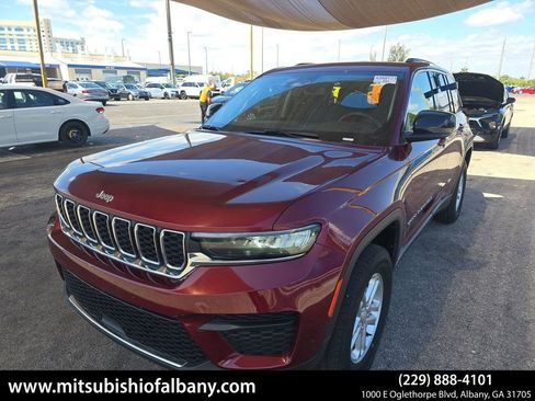 Used 2023 Jeep Grand Cherokee Laredo RWD image 1