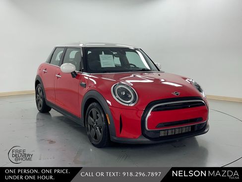 Used 2022 MINI Cooper 4-Door Hardtop image 4