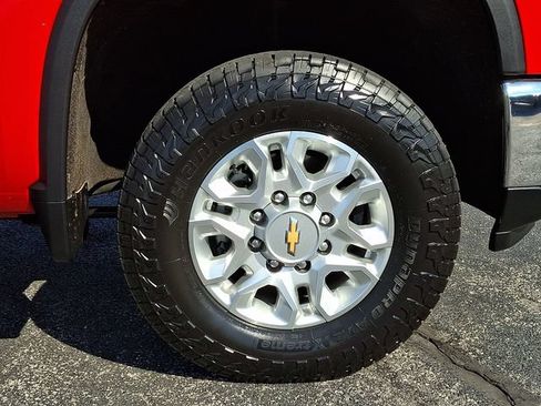 Used 2024 Chevrolet Silverado 2500 LT AWD/4WD image 9