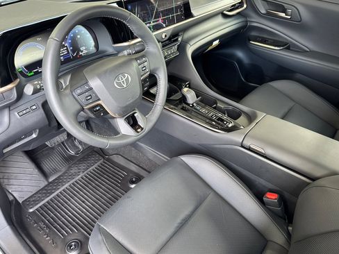 Certified 2026 Toyota Crown XLE image 9