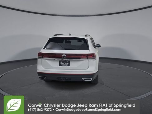 Used 2025 Volkswagen Atlas SE image 13