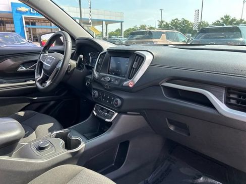 Used 2024 GMC Terrain SLE FWD image 31