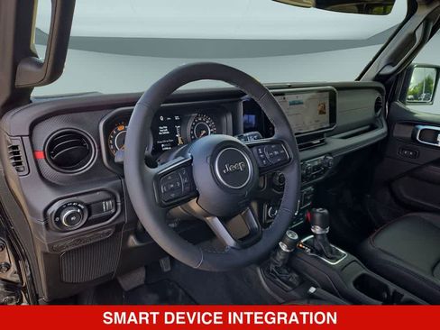 Used 2025 Jeep Wrangler Unlimited Rubicon AWD/4WD image 2
