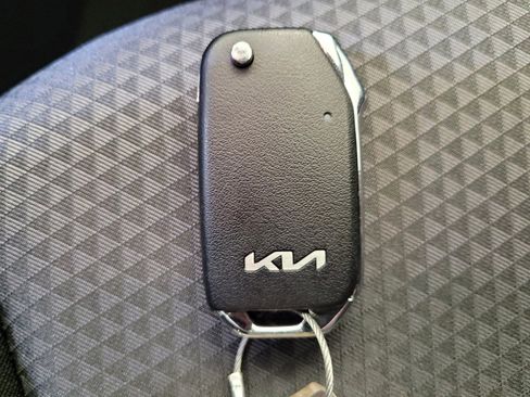 Used 2025 Kia Soul LX image 32