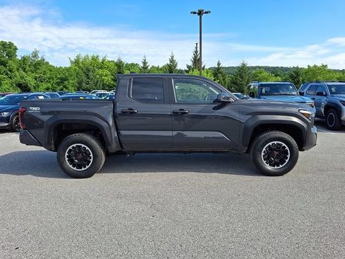 Certified 2024 Toyota Tacoma TRD Off-Road AWD/4WD image 7
