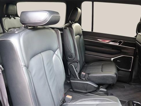 Used 2022 Jeep Wagoneer Series III w/ Flexible Seating Group image 17
