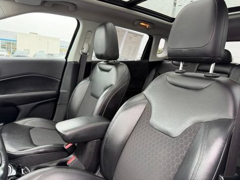 Used 2018 Jeep Compass Latitude w/ Popular Equipment Group AWD/4WD image 19