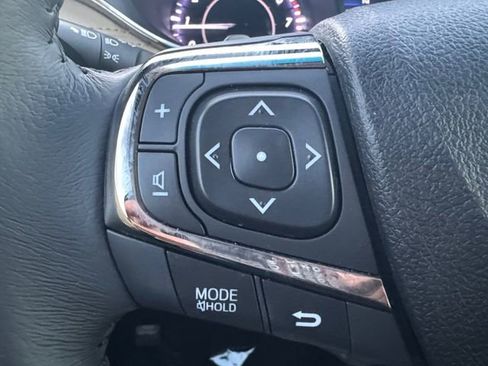 Used 2018 Toyota Avalon XLE Premium image 7