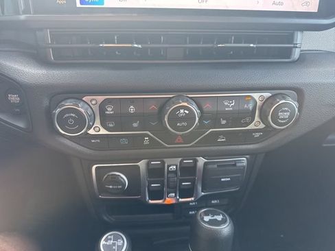 Used 2024 Jeep Wrangler Unlimited w/ Convenience Group AWD/4WD image 23