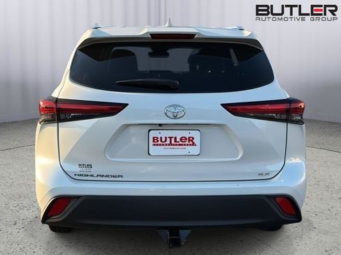 Certified 2021 Toyota Highlander XLE FWD image 5