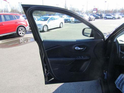 Used 2023 Jeep Cherokee Altitude Lux image 8