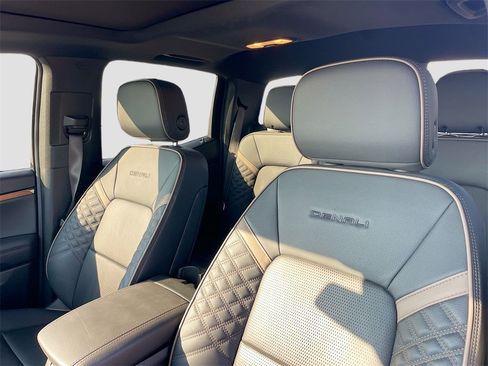 Used 2024 GMC Canyon Denali image 12