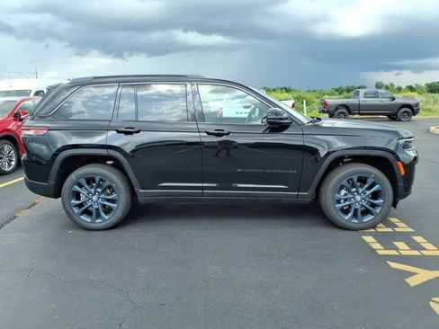 New 2026 Jeep Grand Cherokee Limited AWD/4WD image 18