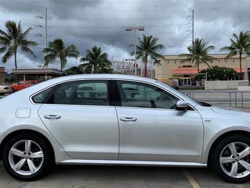 Used 2015 Volkswagen Passat 1.8T Limited Edition FWD image 4