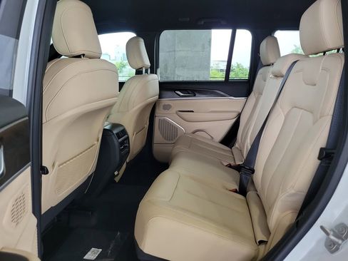 New 2026 Jeep Grand Cherokee Limited RWD image 9
