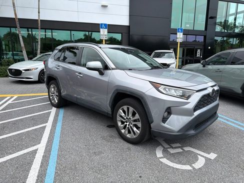 Used 2019 Toyota RAV4 XLE Premium FWD image 3