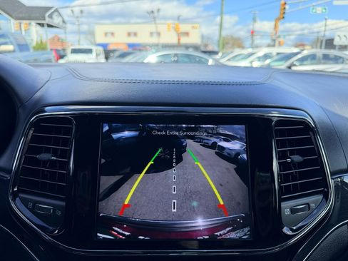 Used 2020 Jeep Grand Cherokee Overland AWD/4WD image 40