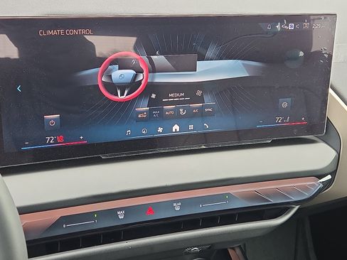 Used 2025 BMW X3 xDrive30i w/ Premium Package image 18