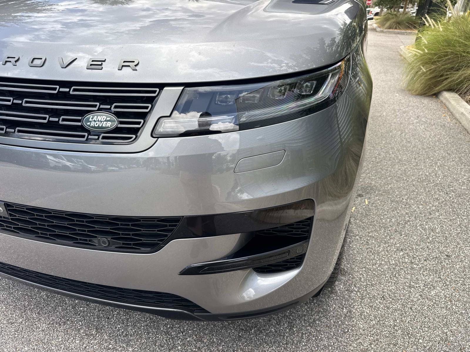 Certified 2025 Land Rover Range Rover Sport SE AWD/4WD image 9