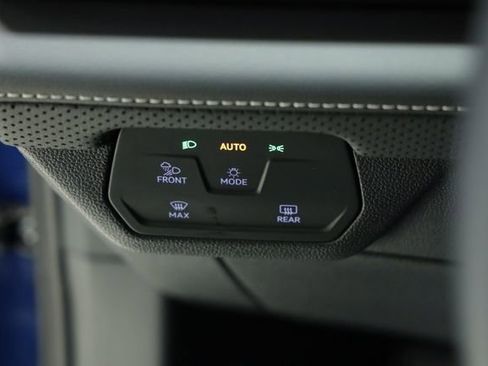 Used 2025 Volkswagen Atlas SE image 26