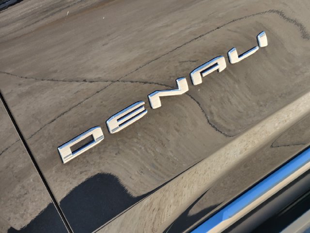 Used 2021 GMC Yukon Denali w/ Denali Premium Package AWD/4WD image 12
