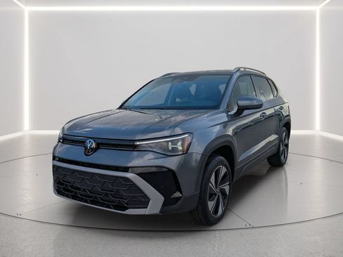 New 2026 Volkswagen Taos SE AWD/4WD image 2
