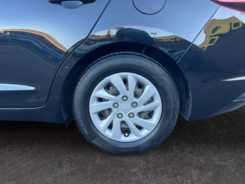 Used 2020 Hyundai Elantra SE image 14