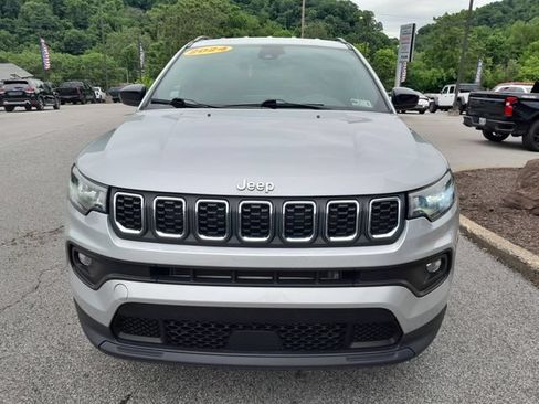 Used 2024 Jeep Compass Latitude AWD/4WD image 4
