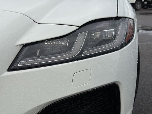 Used 2024 Jaguar XF R-Dynamic SE image 9