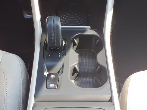 Used 2019 Volvo XC40 T4 Momentum FWD image 20