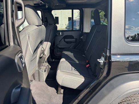 Used 2025 Jeep Wrangler Unlimited Sport AWD/4WD image 24