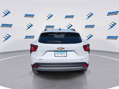 Used 2025 Chevrolet Trax LT w/ LT Convenience Package image 7