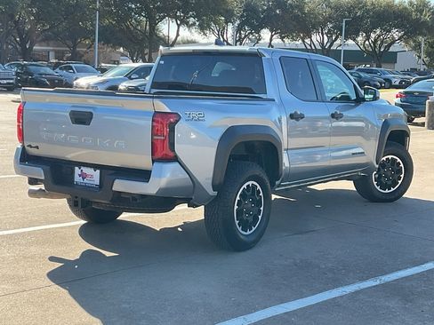 Used 2025 Toyota Tacoma TRD Off-Road image 5