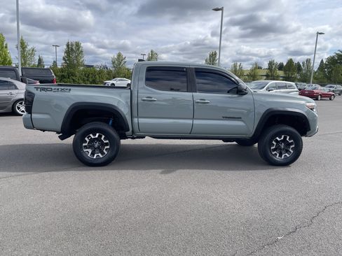 Used 2022 Toyota Tacoma TRD Off-Road w/ Technology Package AWD/4WD image 6