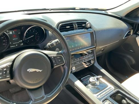 Used 2020 Jaguar F-PACE Premium AWD/4WD image 23