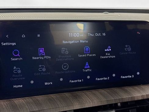 Used 2024 Kia Telluride EX w/ EX Captain's Chair Package image 17