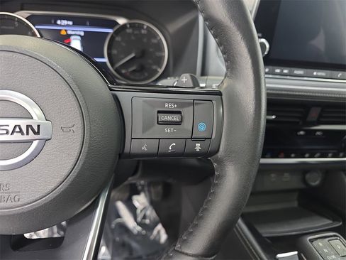 Used 2021 Nissan Rogue SL image 17