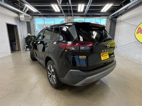 Used 2023 Nissan Rogue SV AWD/4WD image 3