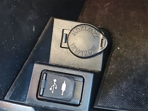 Used 2016 Toyota Camry LE image 21