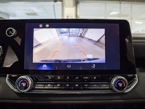 Used 2024 Chevrolet Colorado Z71 w/ Z71 Convenience Package 2 image 17