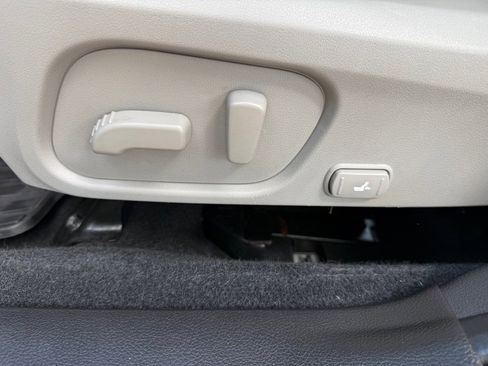 Used 2016 Subaru Forester 2.5i Touring w/ Eyesight & Navigation System image 18