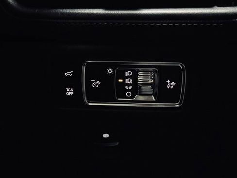 Used 2022 Lincoln Nautilus Reserve w/ Luxury Package image 32