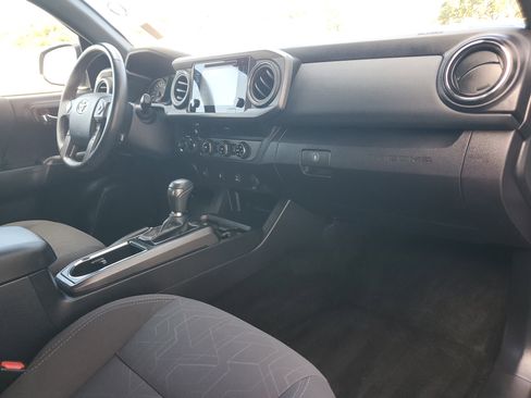 Used 2018 Toyota Tacoma TRD Off-Road image 13