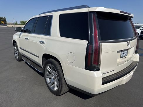Used 2015 Cadillac Escalade Luxury AWD/4WD image 2