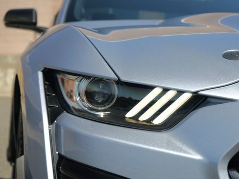 Used 2022 Ford Mustang Shelby GT500 w/ Carbon Fiber Track Pack RWD image 6