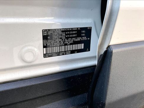 Used 2021 Toyota RAV4 LE FWD image 34