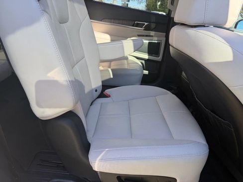 Used 2024 Kia Telluride EX w/ EX Captain's Chair Package image 10
