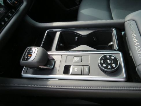 Used 2026 Nissan Pathfinder SL w/ SL Premium Package AWD/4WD image 21