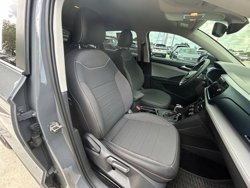 Certified 2024 Volkswagen Taos SE FWD image 32